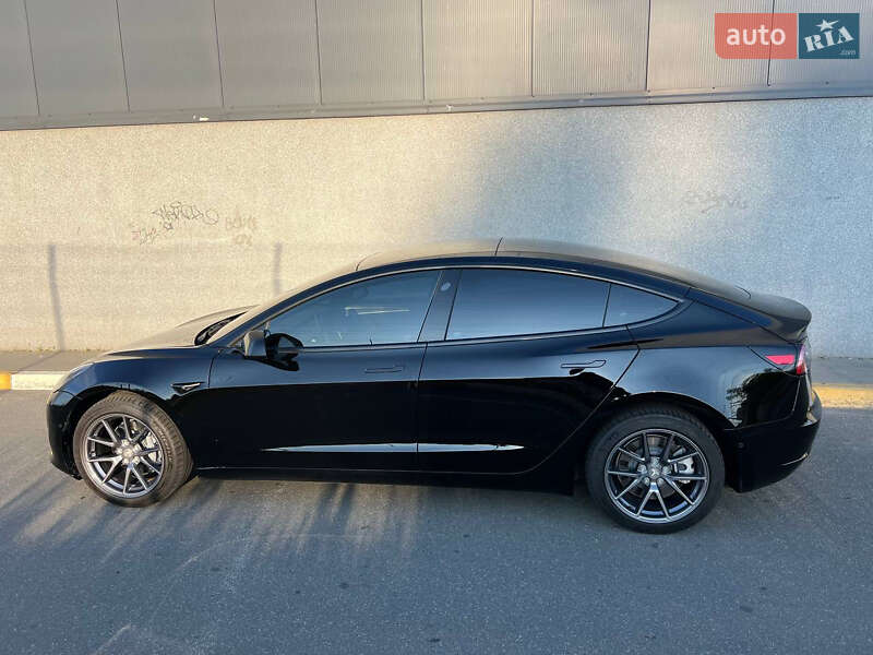 Седан Tesla Model 3 2021 в Ирпене