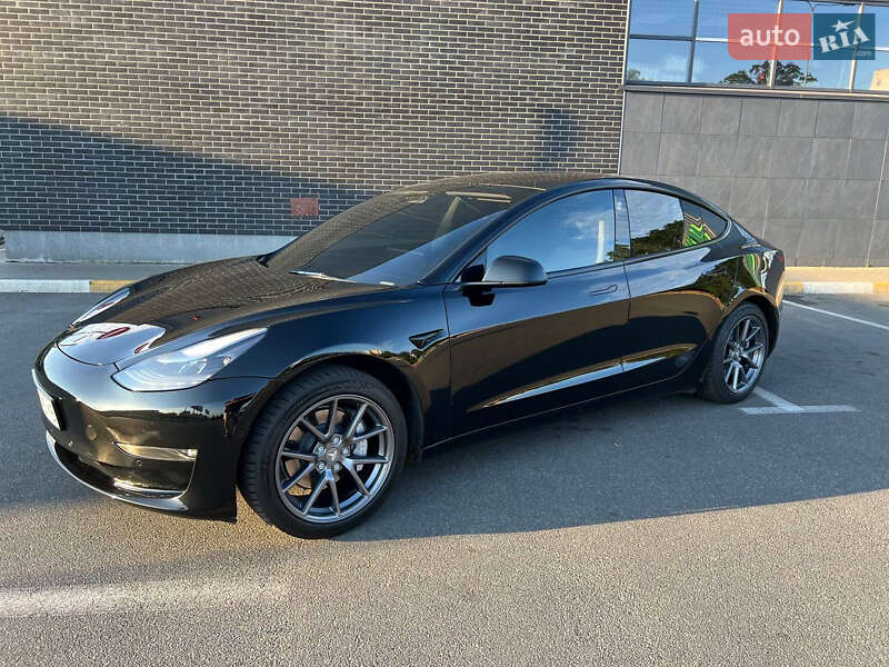 Седан Tesla Model 3 2021 в Ирпене