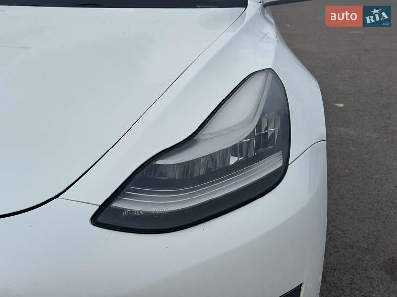 Седан Tesla Model 3 2019 в Луцке