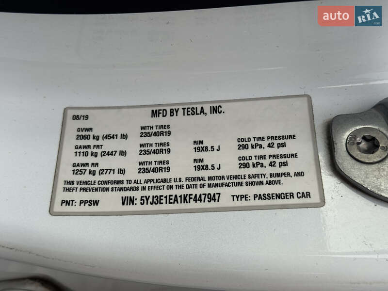 Седан Tesla Model 3 2019 в Луцке