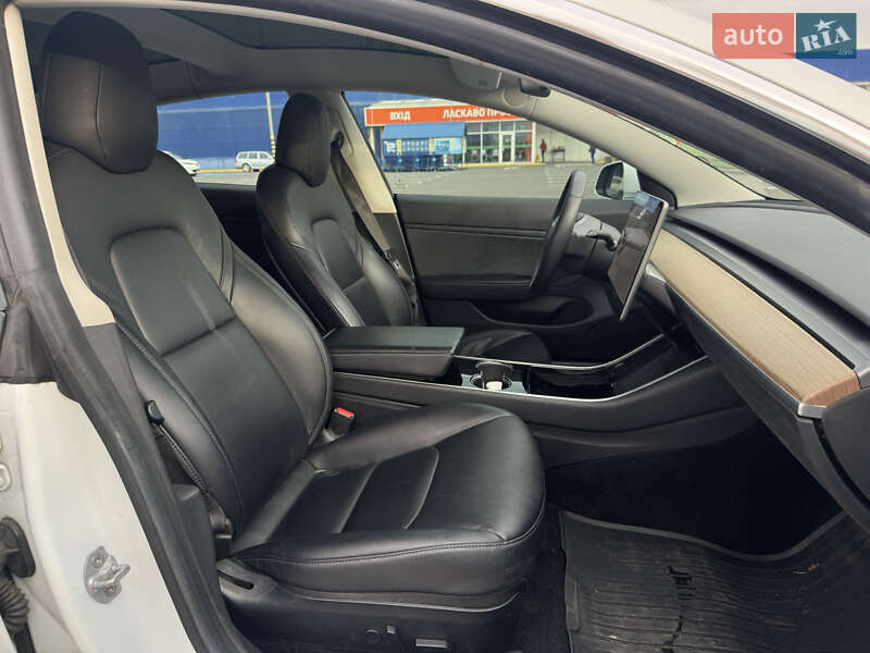 Седан Tesla Model 3 2019 в Луцке