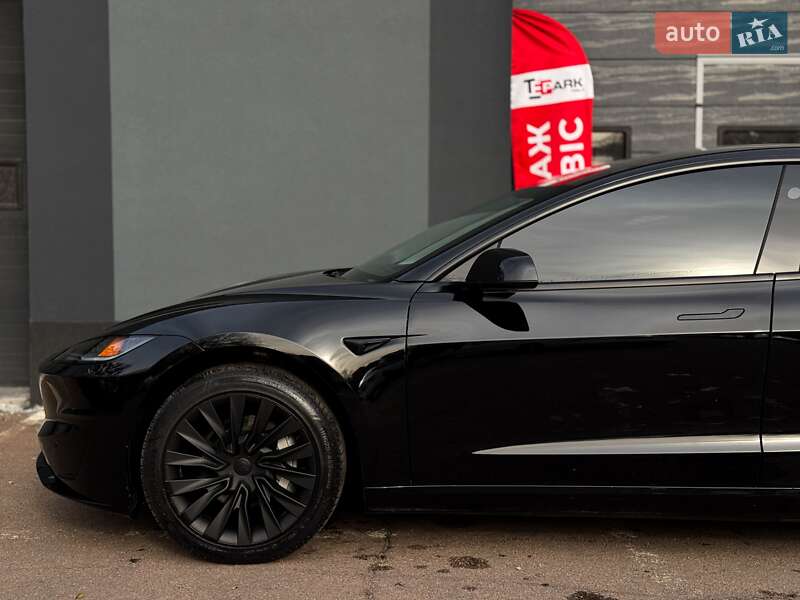 Седан Tesla Model 3 2024 в Києві