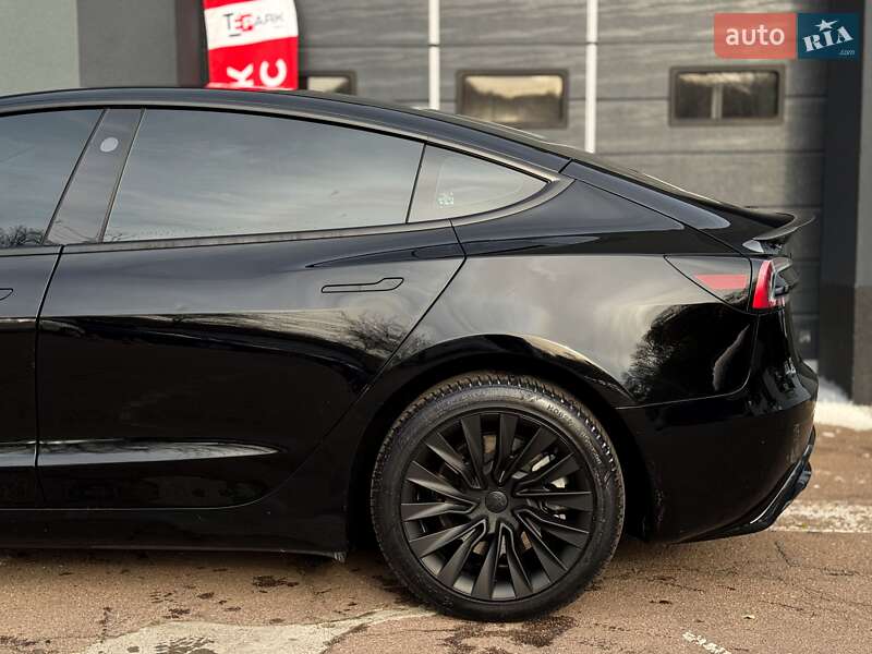 Седан Tesla Model 3 2024 в Києві