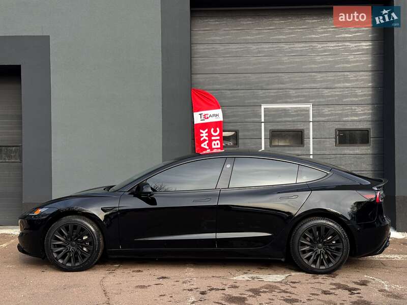 Седан Tesla Model 3 2024 в Києві