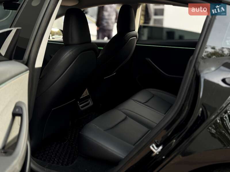 Седан Tesla Model 3 2024 в Києві