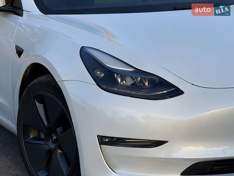 Седан Tesla Model 3 2021 в Трускавці