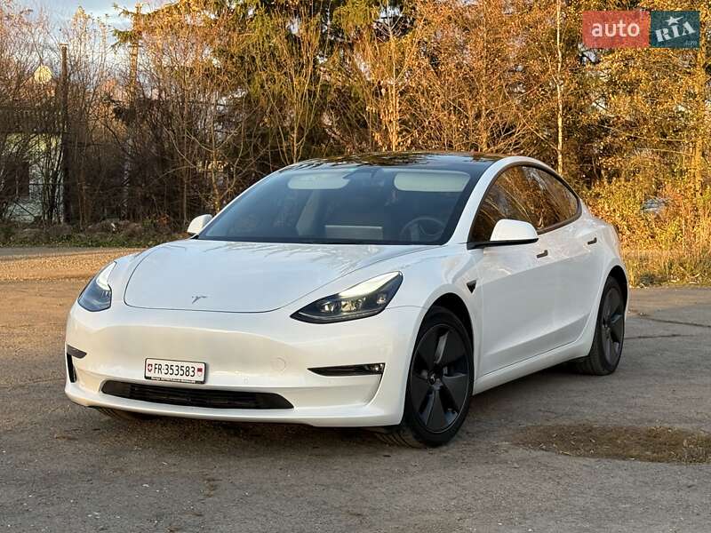 Седан Tesla Model 3 2021 в Трускавці
