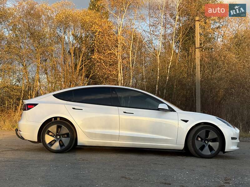Седан Tesla Model 3 2021 в Трускавці