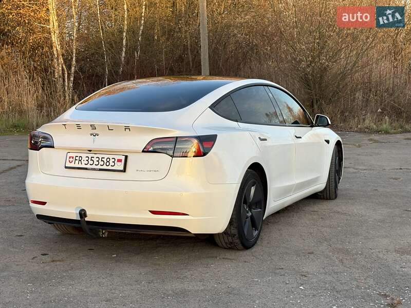 Седан Tesla Model 3 2021 в Трускавці