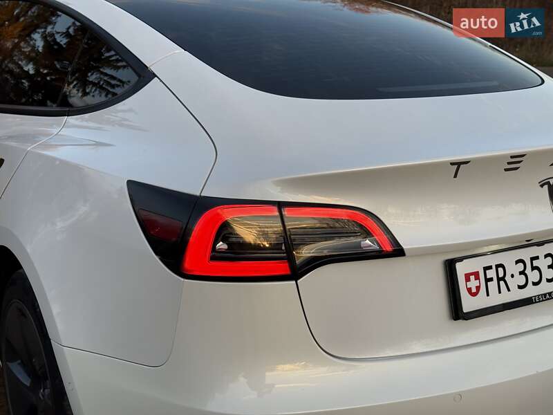 Седан Tesla Model 3 2021 в Трускавці