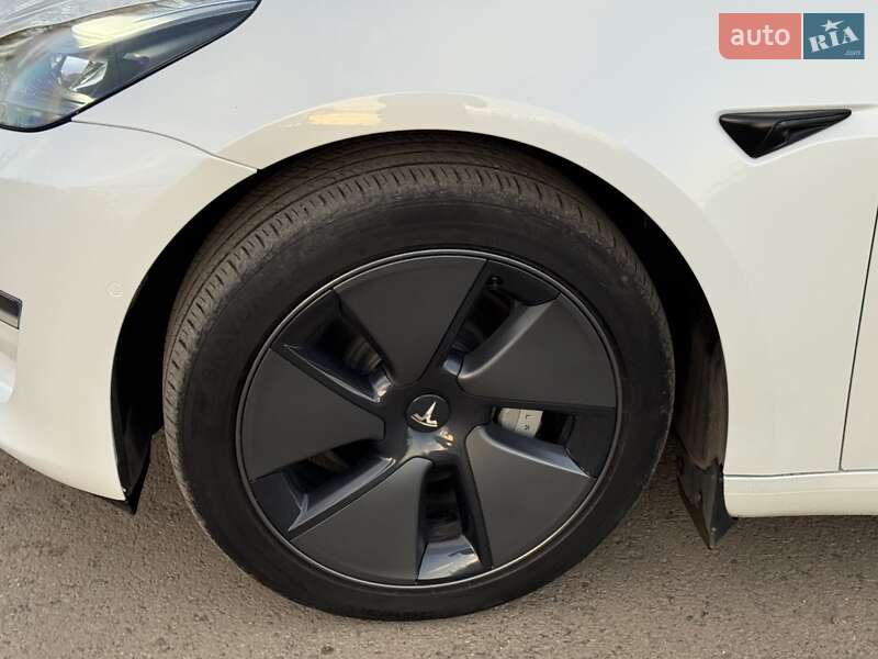 Седан Tesla Model 3 2021 в Трускавці