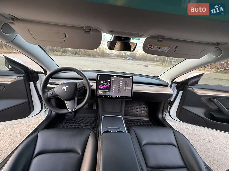 Седан Tesla Model 3 2021 в Трускавці