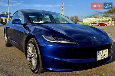 Седан Tesla Model 3 2024 в Дніпрі