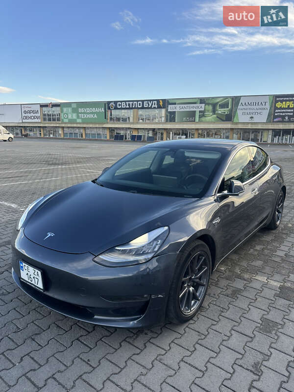 Седан Tesla Model 3 2020 в Черновцах