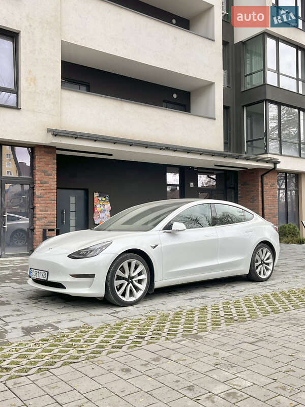 Седан Tesla Model 3 2020 в Івано-Франківську