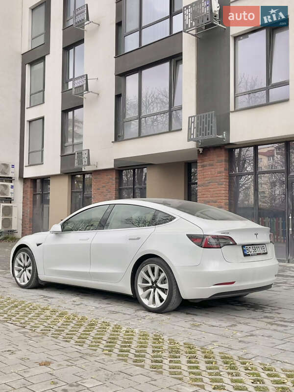 Седан Tesla Model 3 2020 в Івано-Франківську