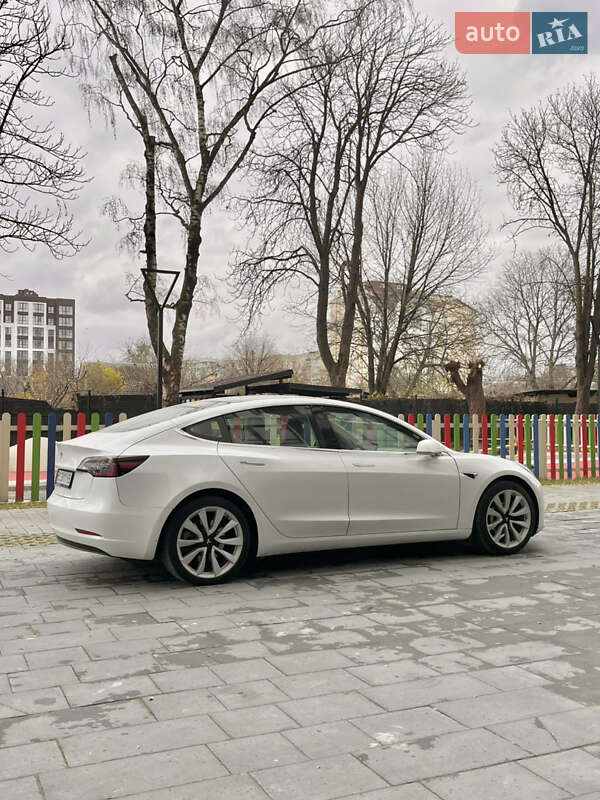 Седан Tesla Model 3 2020 в Івано-Франківську
