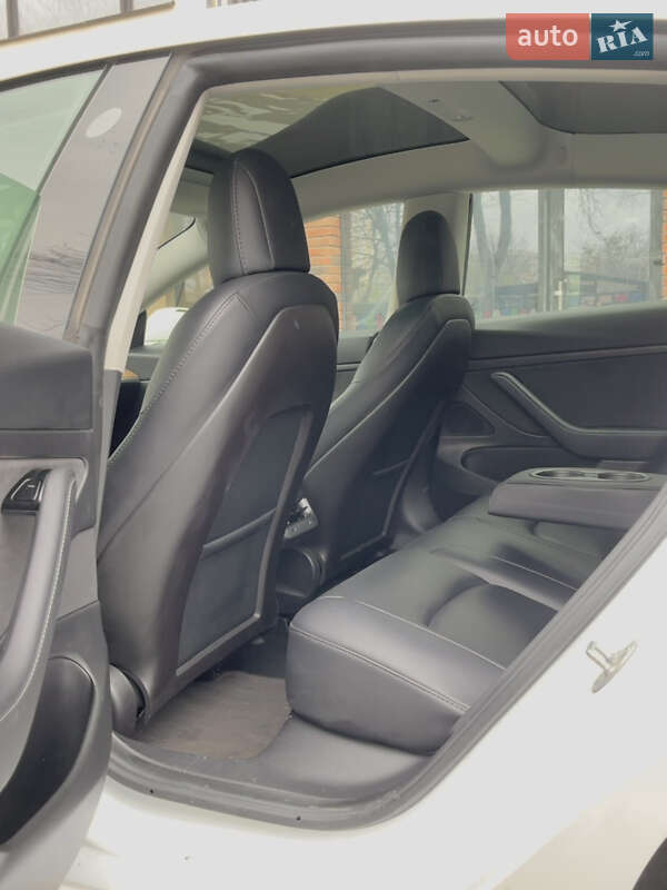 Седан Tesla Model 3 2020 в Івано-Франківську