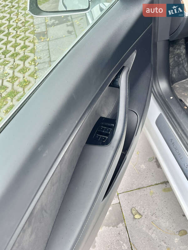 Седан Tesla Model 3 2020 в Івано-Франківську