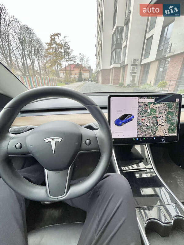 Седан Tesla Model 3 2020 в Івано-Франківську