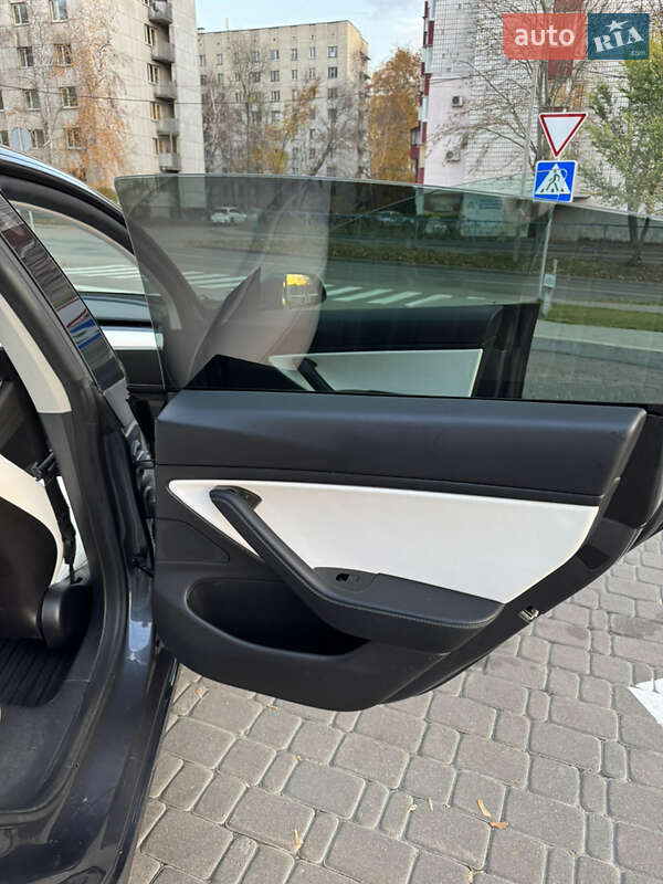 Седан Tesla Model 3 2020 в Харкові