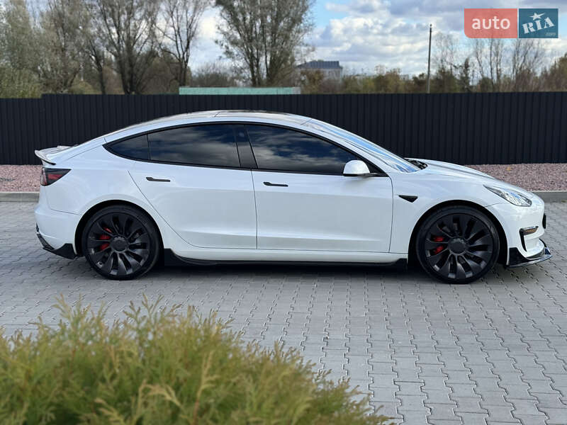 Седан Tesla Model 3 2023 в Хмельницком