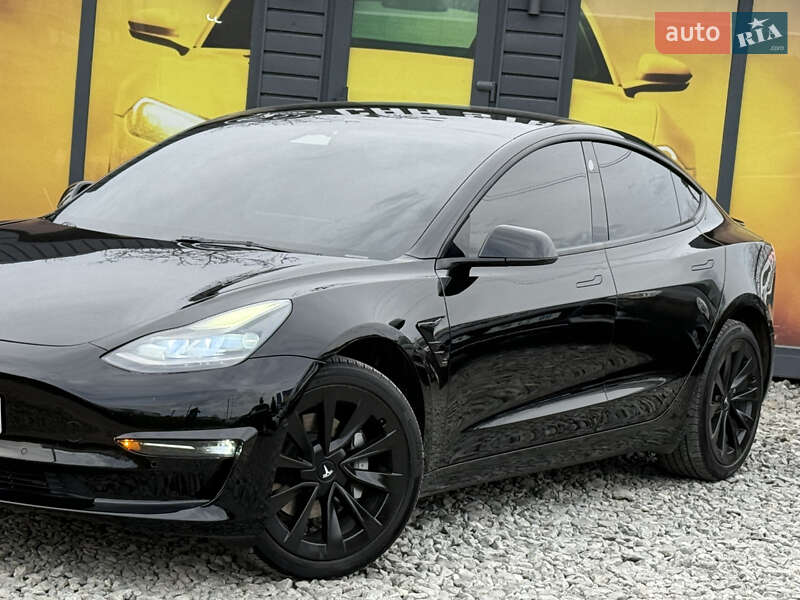 Седан Tesla Model 3 2022 в Стрию