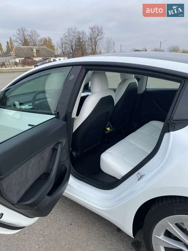 Седан Tesla Model 3 2021 в Покрові