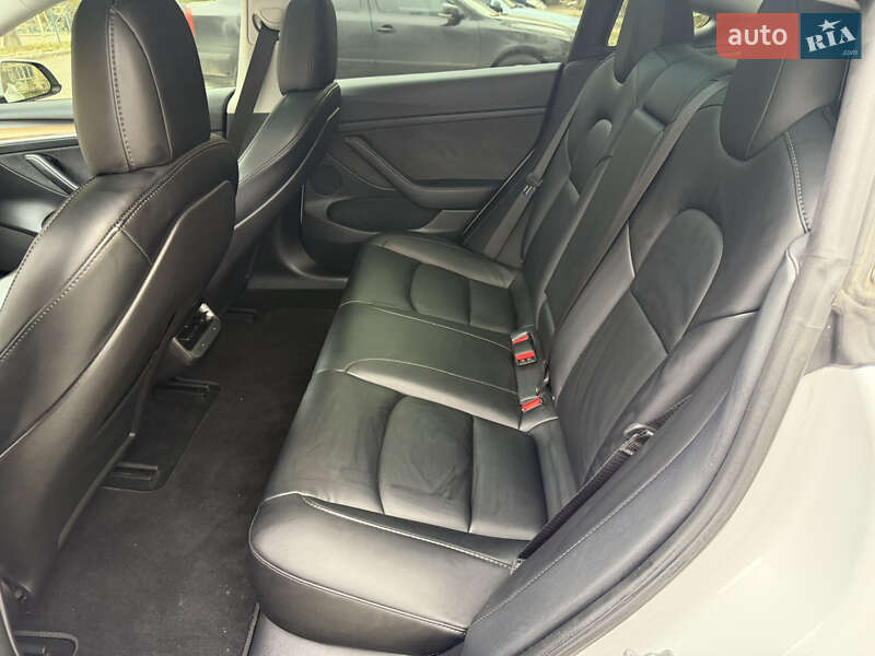 Седан Tesla Model 3 2022 в Киеве