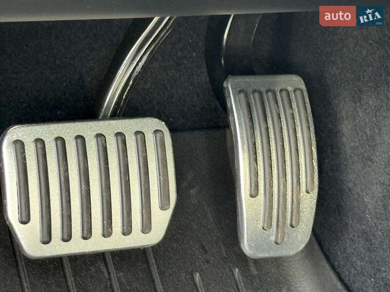 Седан Tesla Model 3 2024 в Днепре