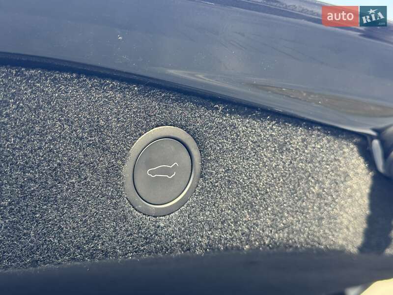 Седан Tesla Model 3 2024 в Днепре