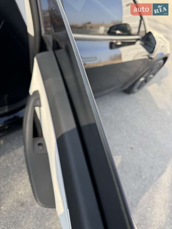 Седан Tesla Model 3 2024 в Днепре