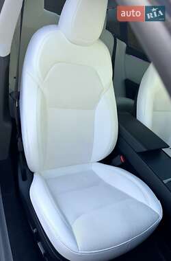 Седан Tesla Model 3 2024 в Днепре
