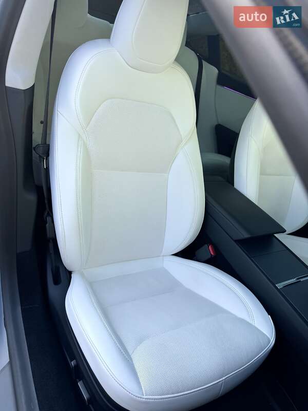 Седан Tesla Model 3 2024 в Днепре