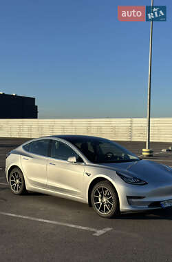 Седан Tesla Model 3 2018 в Львове