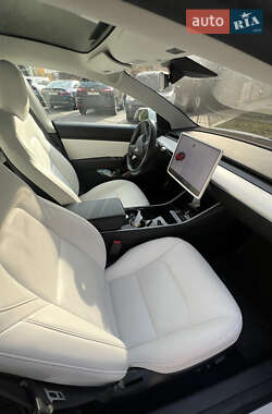 Седан Tesla Model 3 2019 в Буче