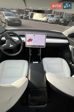 Седан Tesla Model 3 2019 в Буче