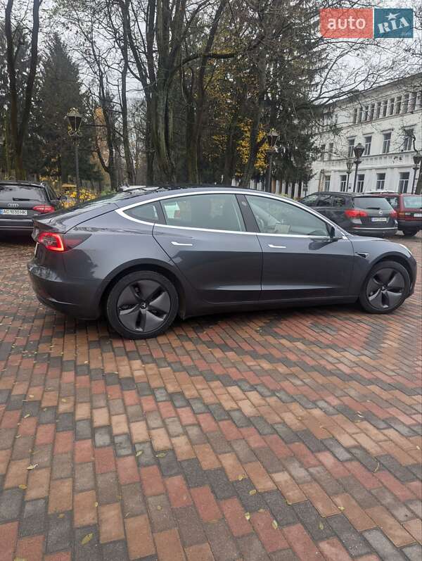 Седан Tesla Model 3 2019 в Звягелі