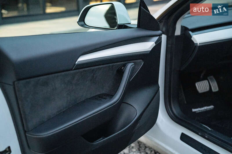 Седан Tesla Model 3 2023 в Чернівцях фото 34 Седан Tesla Model 3 2023 в Чернівцях