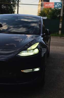 Седан Tesla Model 3 2021 в Кропивницком