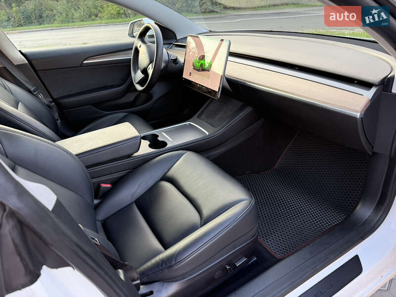 Седан Tesla Model 3 2022 в Луцьку