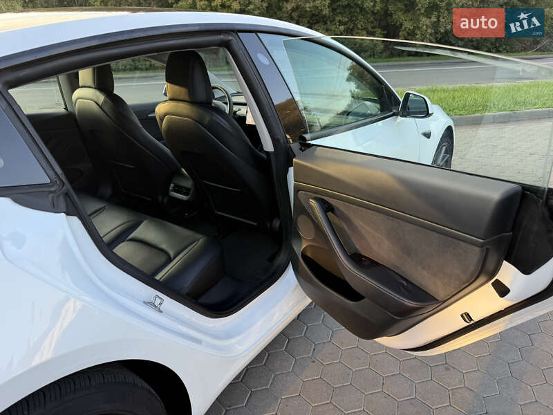Седан Tesla Model 3 2022 в Луцьку