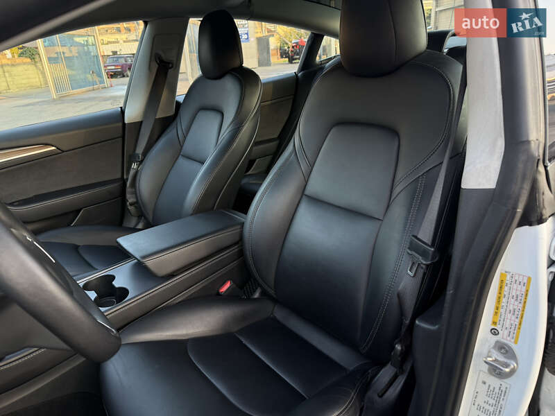 Седан Tesla Model 3 2022 в Луцьку