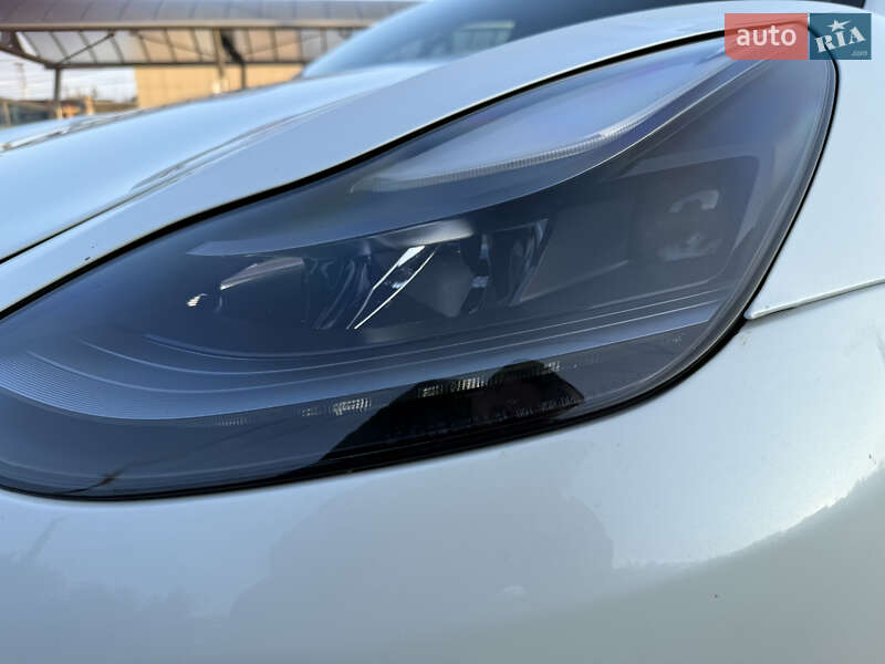 Седан Tesla Model 3 2022 в Луцьку