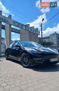 Седан Tesla Model 3 2022 в Львове