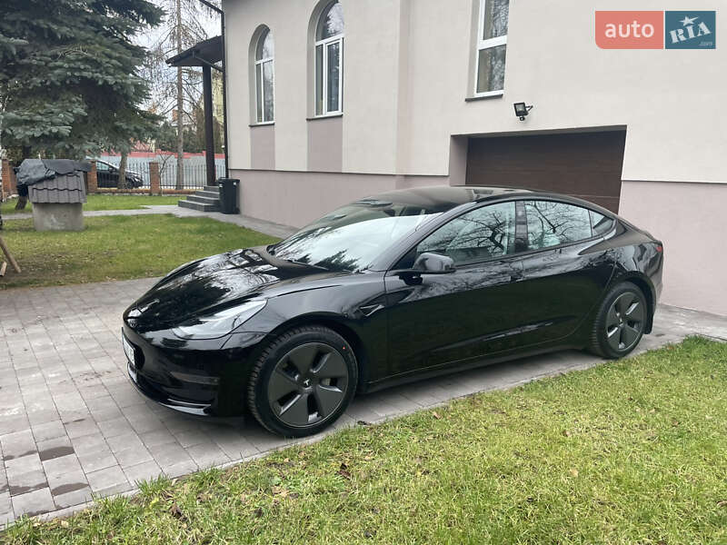 Седан Tesla Model 3 2021 в Львове
