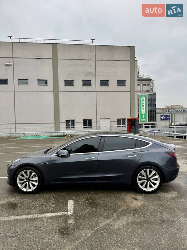 Седан Tesla Model 3 2019 в Киеве