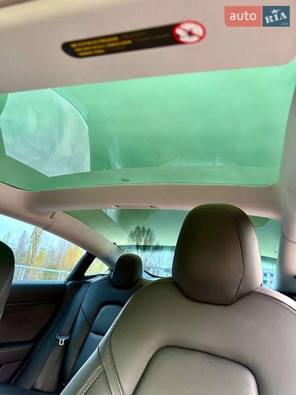 Седан Tesla Model 3 2019 в Киеве