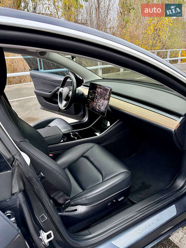 Седан Tesla Model 3 2019 в Киеве