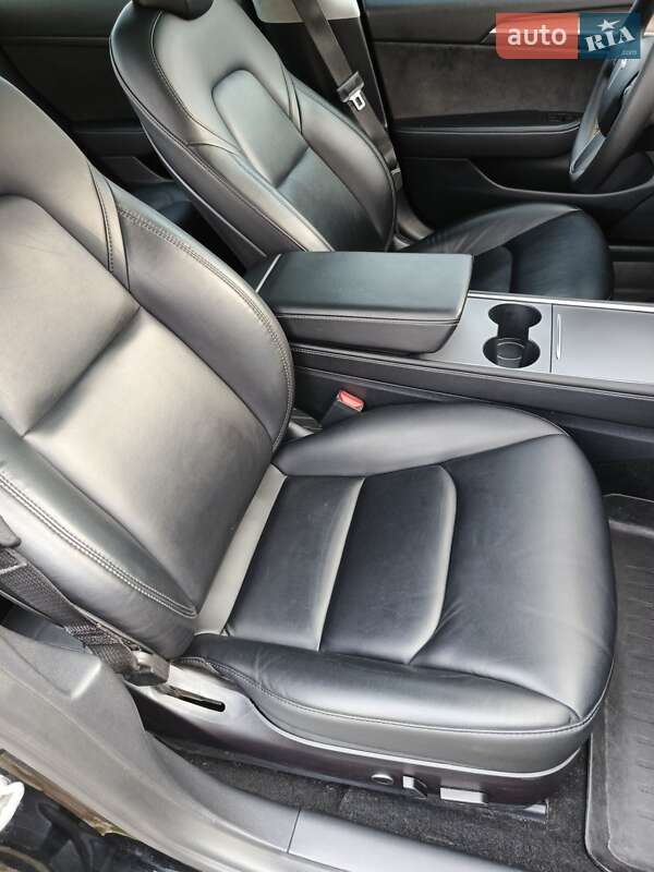 Седан Tesla Model 3 2021 в Борисполі